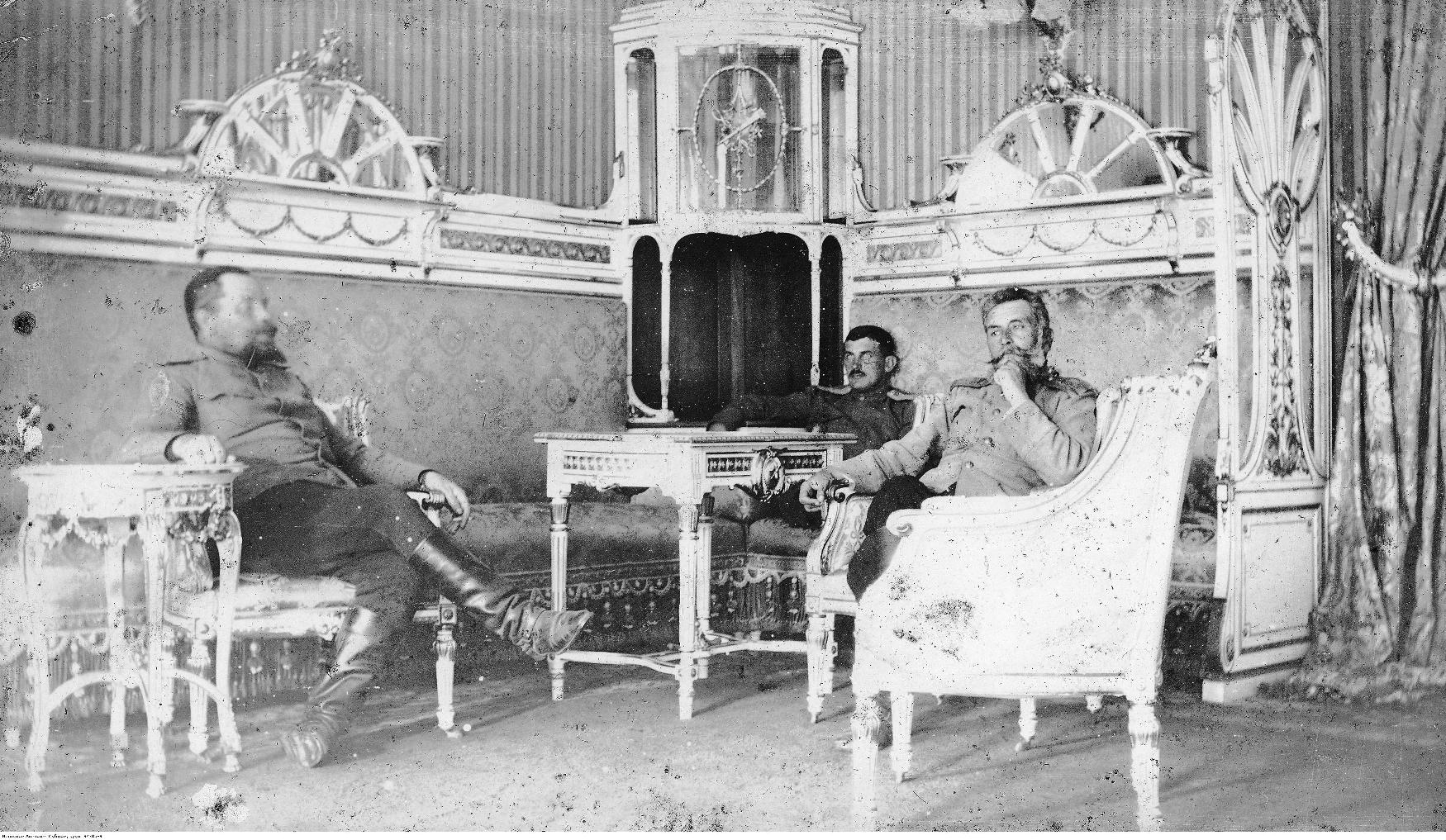 Російські офіцери у Тартакові. 1915